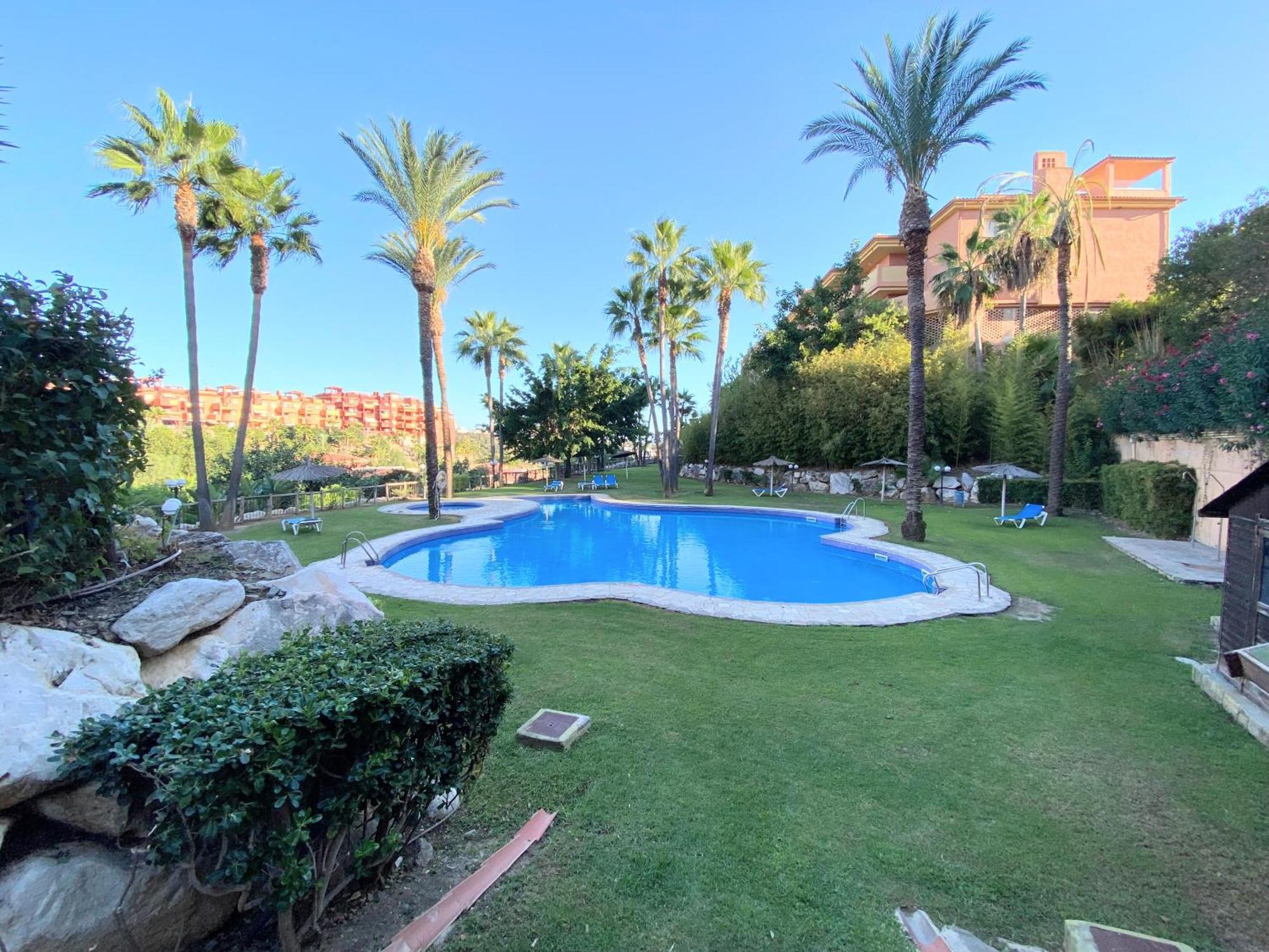 Golf & Resort Apartment In La Reserva De Marbella Exterior photo